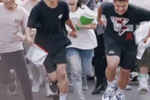 我来告诉你“牵手跑胡子可以免费开挂吗”开挂详细教学