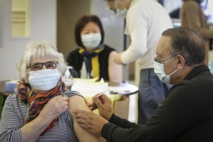 美国新冠肺炎确诊超241万〃美国新冠肺炎确诊超241万例