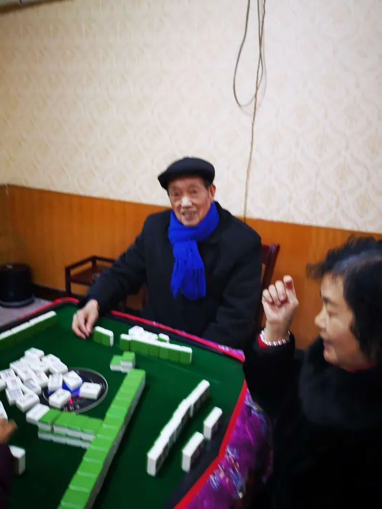 我来教大家“开心跑胡子有没有挂”其实是有挂-第1张图片