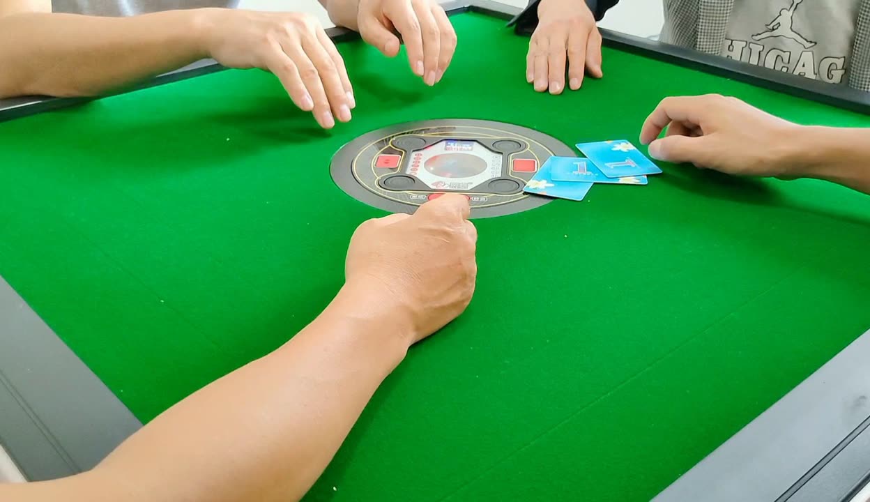今日热议“网络打麻将软件神器	”其实是有挂-第1张图片