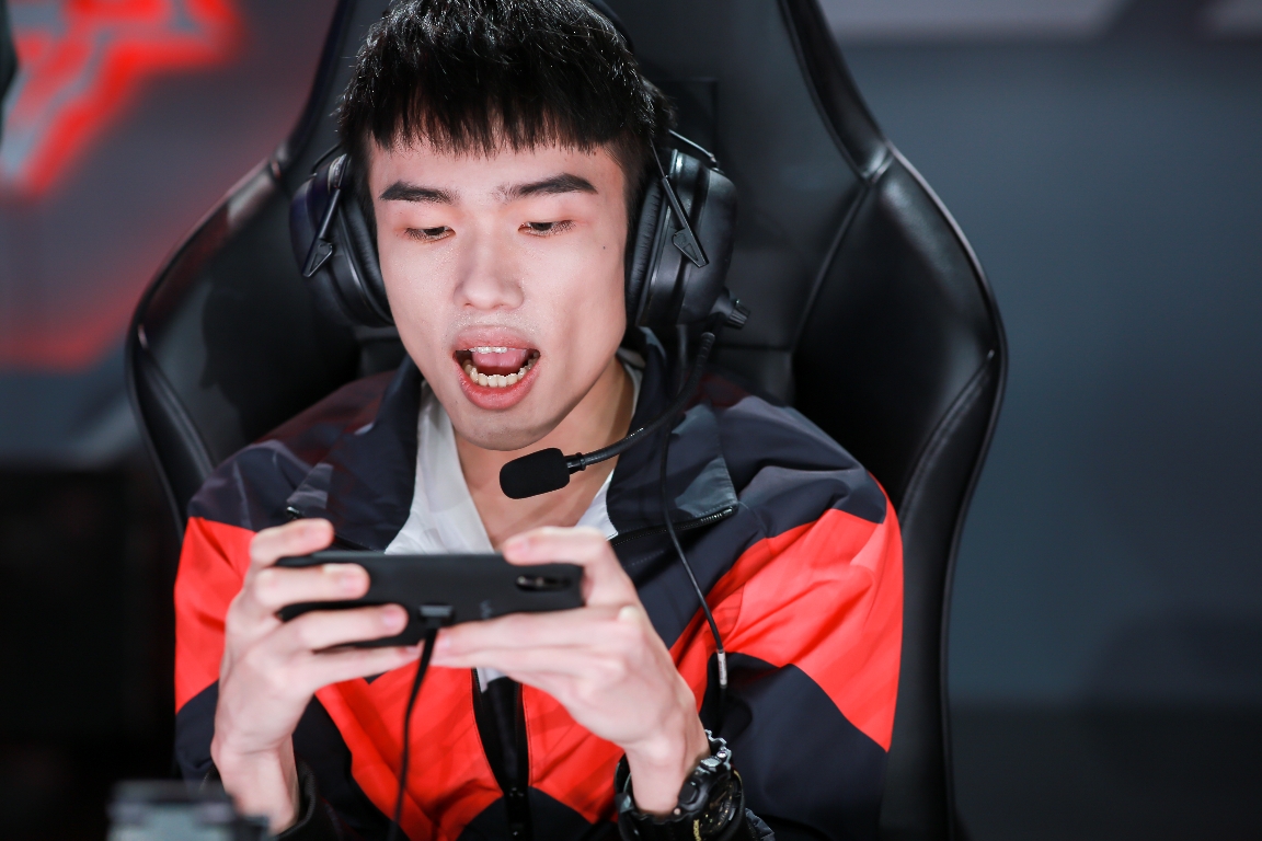 今日盘点“wepoker原来可以开挂”万能开挂器通用版-第2张图片