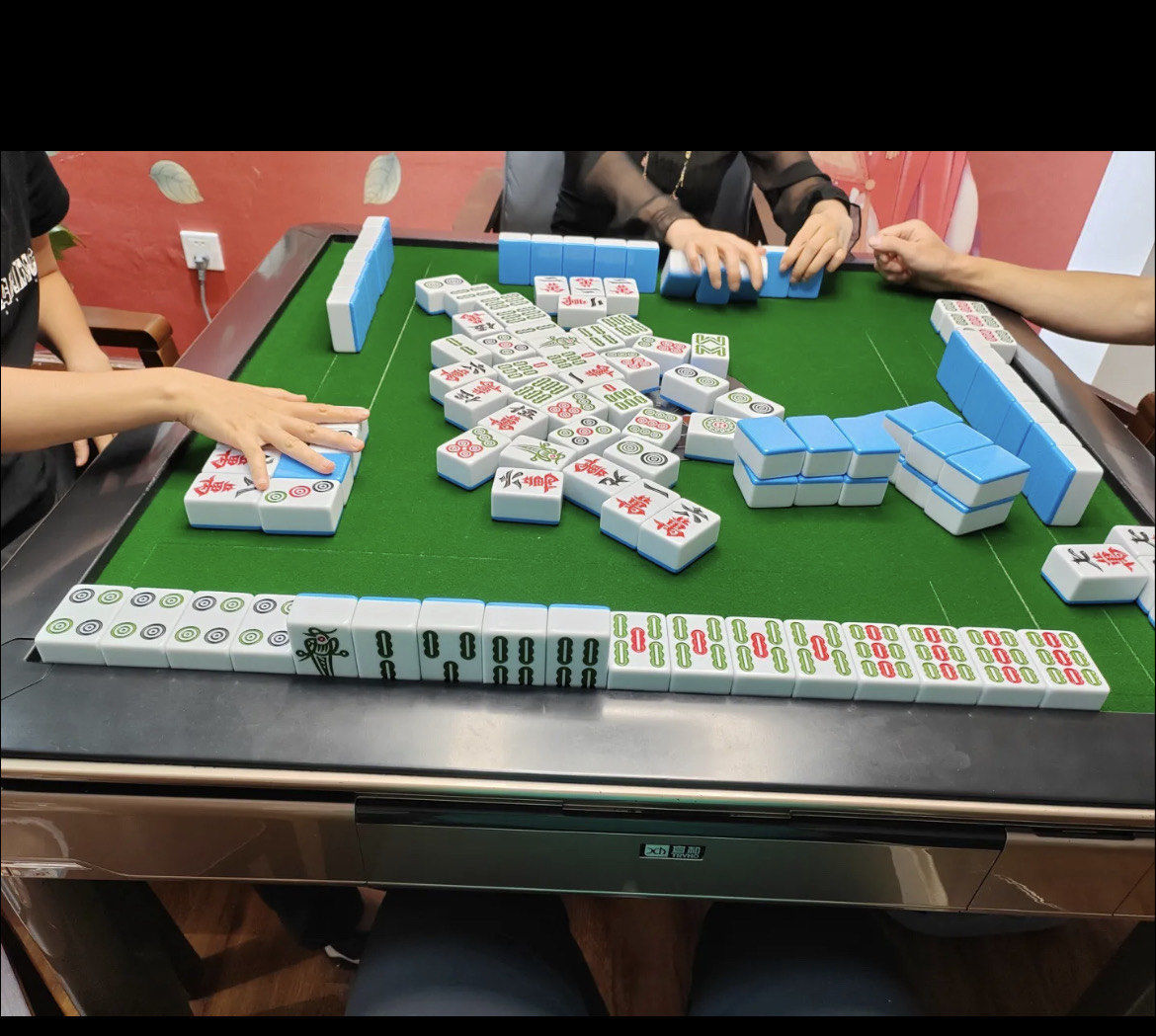 我来教教大家“情怀麻将怎么让系统给你发好牌”小程序必赢神器（开挂教程）-第1张图片