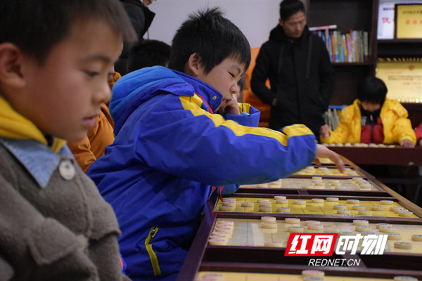 我来告诉你“湖南棋牌万能开挂器”必赢神器通用版-第1张图片